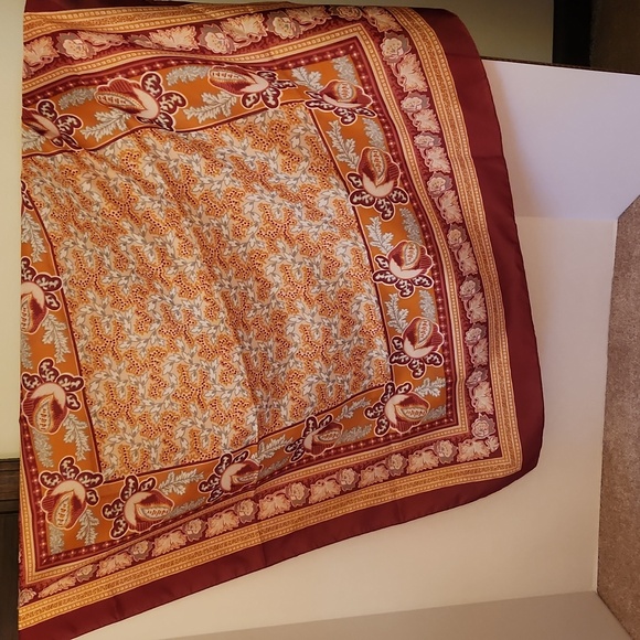 Avon Vintage Woman's Rust & Orange Scarf, Created in Italy 35" square - Picture 1 of 4